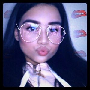 Meet your Posher, Leslie